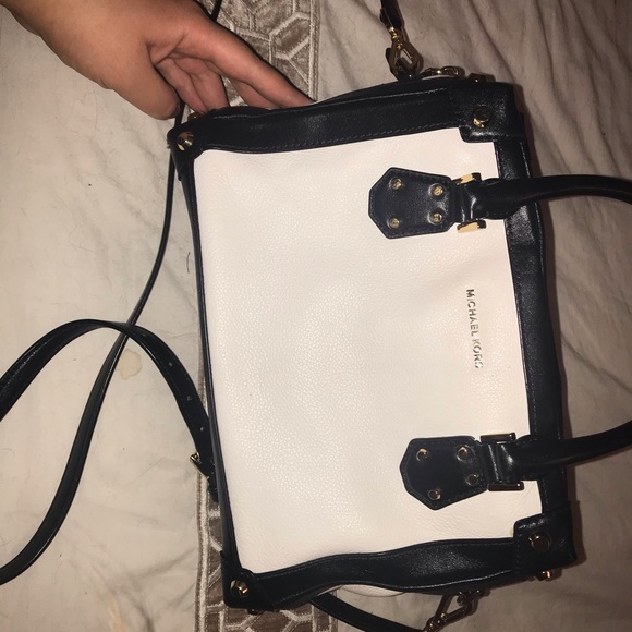 Micheal Kors bag - Picture 2 of 4